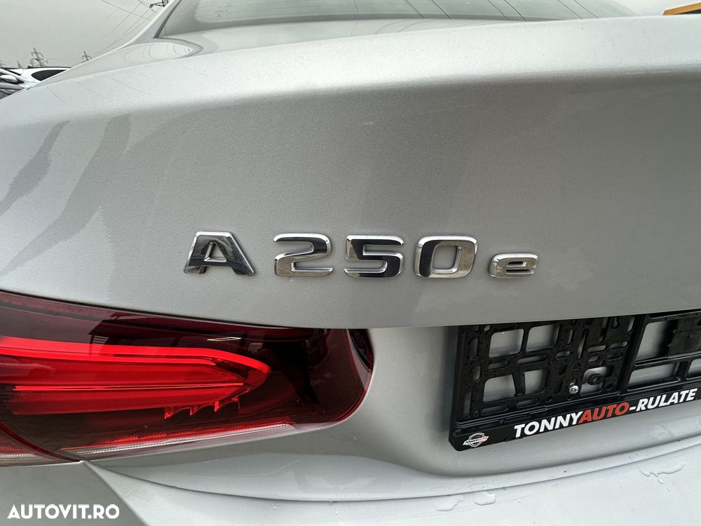 Mercedes-Benz A 250 e Sedan Aut. - 25