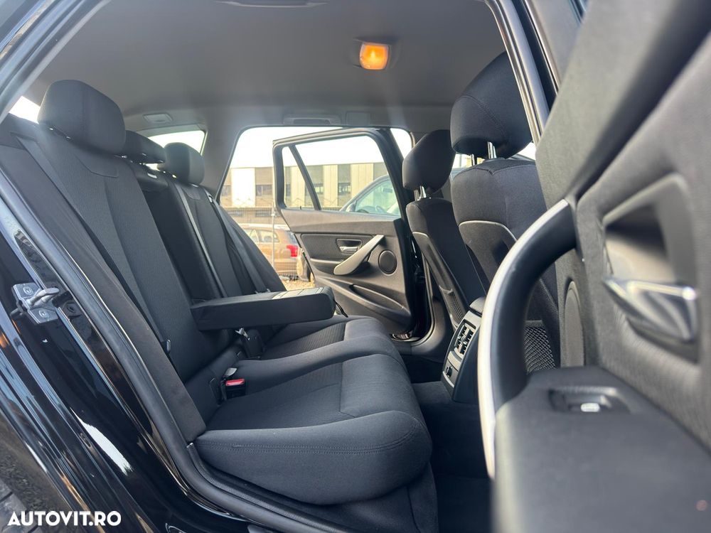 BMW Seria 3 320d Aut. - 25