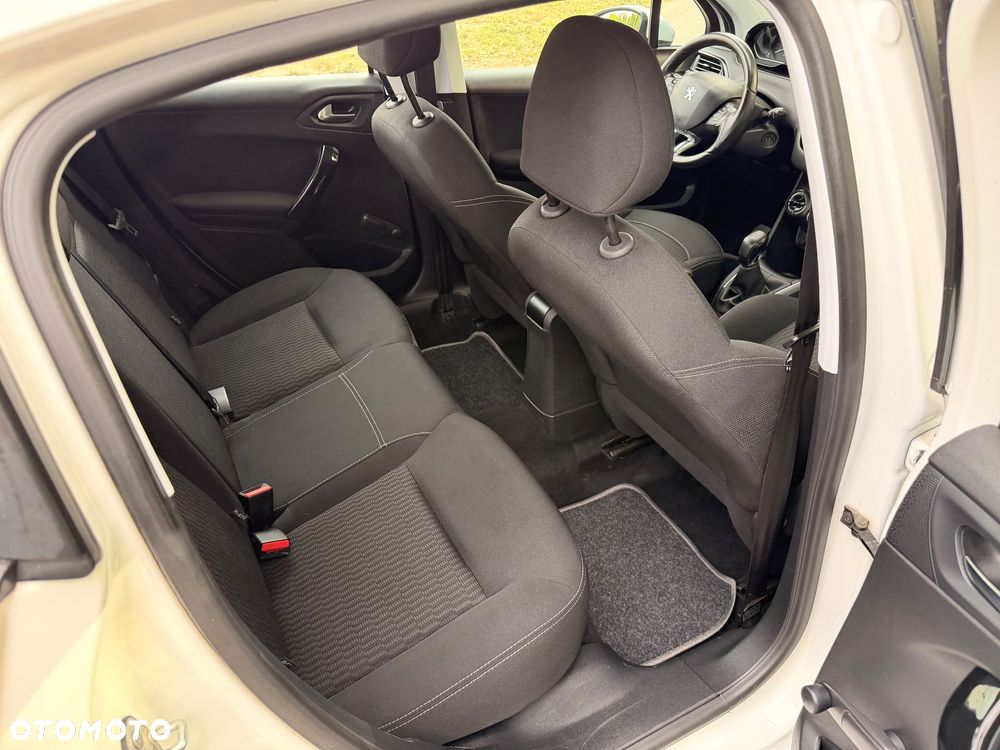 Peugeot 208 PureTech 82 Allure - 17