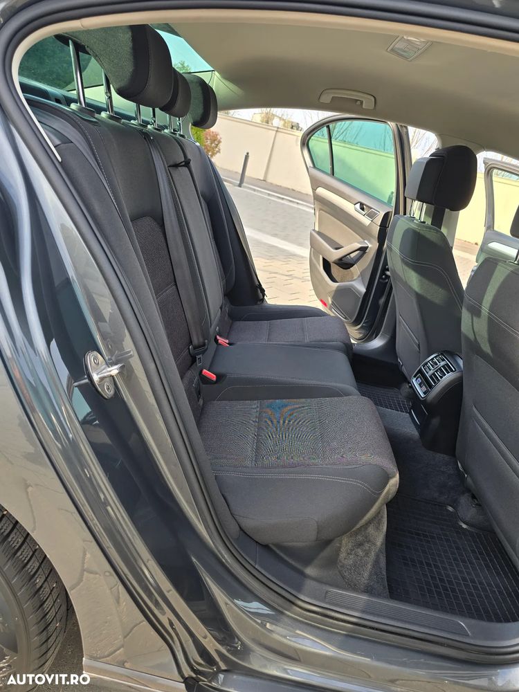 Volkswagen Passat 2.0 TDI DSG Comfortline - 10