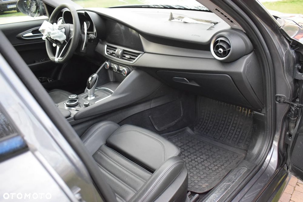 Alfa Romeo Giulia 2.0 Turbo Veloce Q4 - 12
