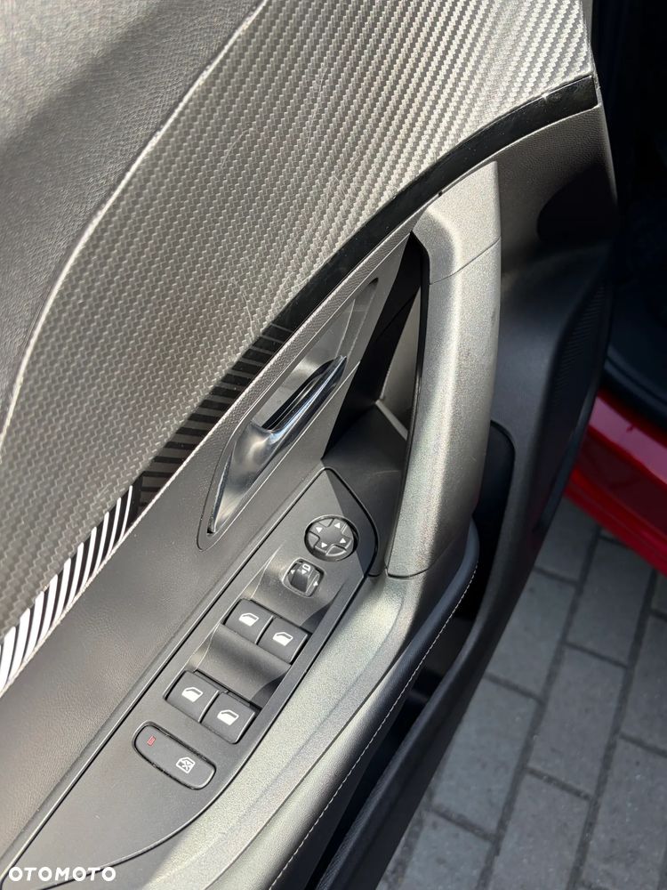 Peugeot 2008 PureTech 100 Allure S&S BVM6 - 11