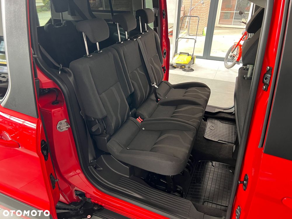 Ford Tourneo Connect 1.6 EcoBoost Titanium - 26