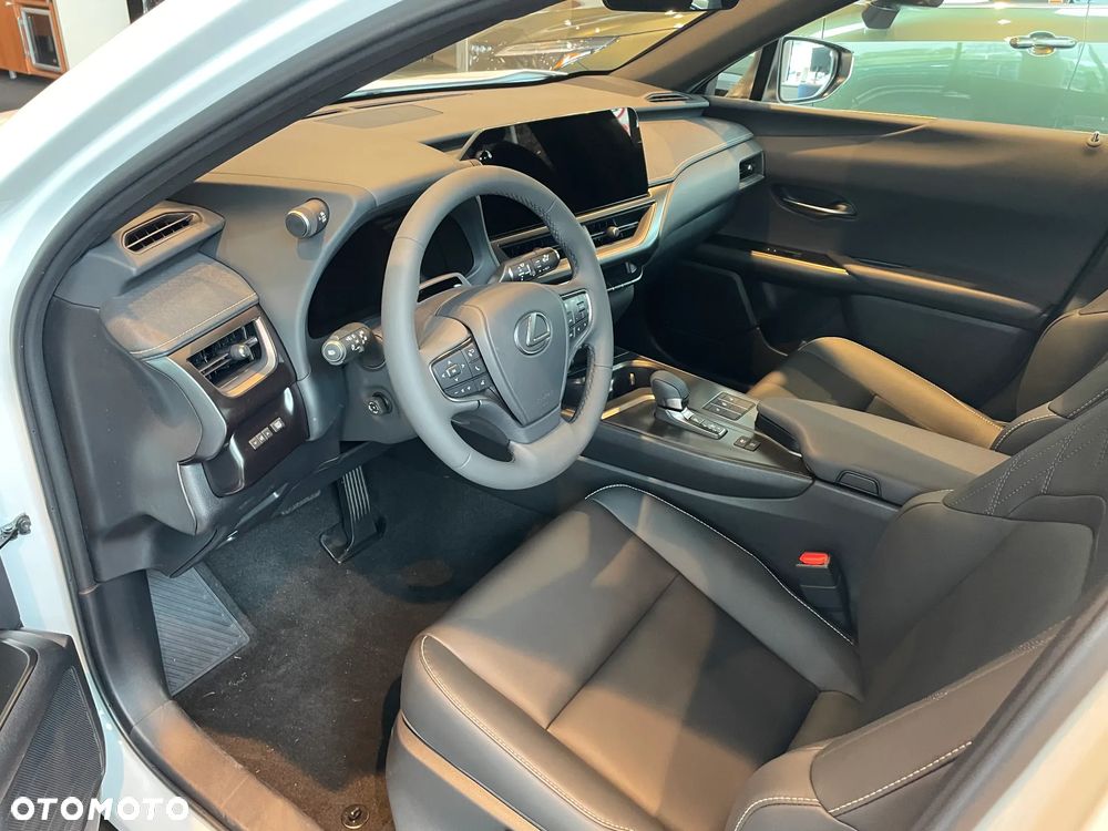 Lexus UX 300h F Sport Design - 4