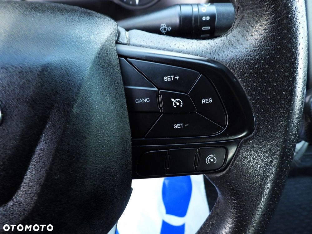 Iveco DAILY 35S14 SKRZYNIA PODWÓJNA KABINA DOKA 7 MIEJSC TEMPOMAT KLIMATYZACJA  140KM - 23