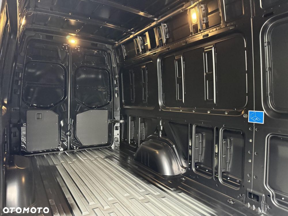 Mercedes-Benz Sprinter - 9