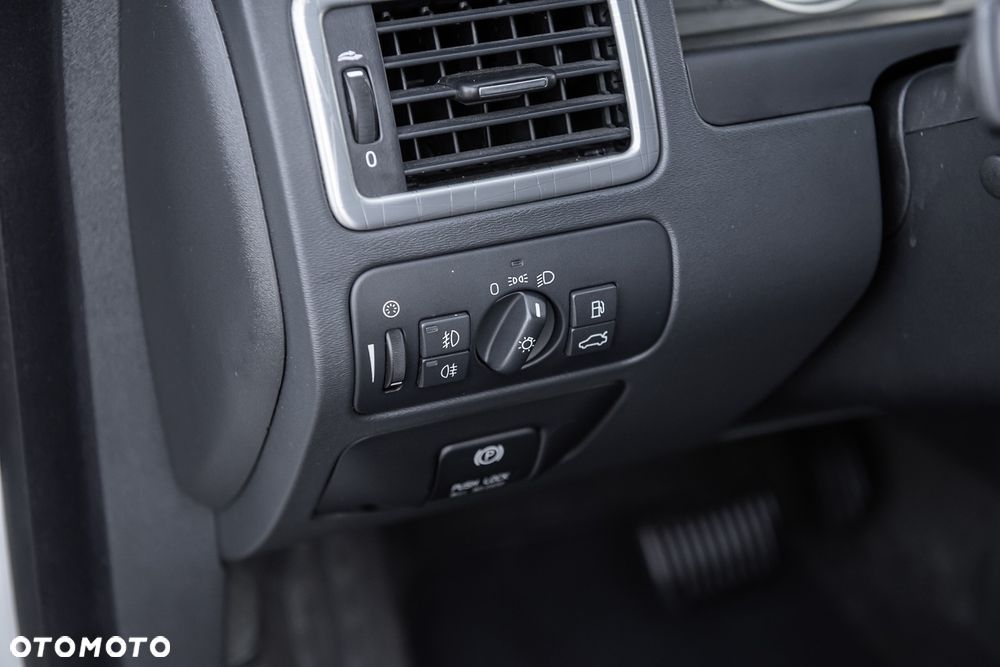 Volvo XC 70 D5 AWD Kinetic - 22