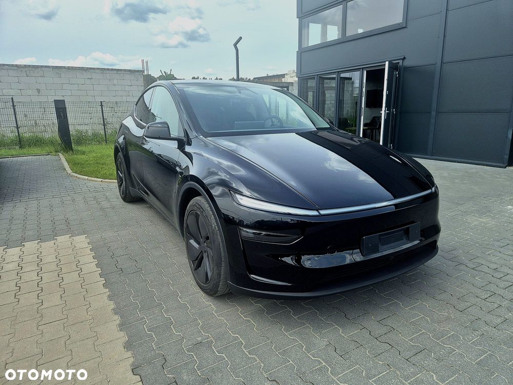 Tesla Model Y Long Range AWD - 1