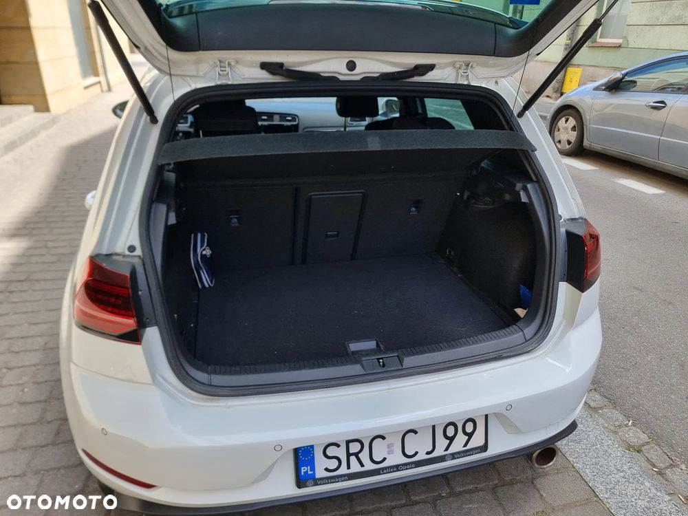 Volkswagen Golf - 6