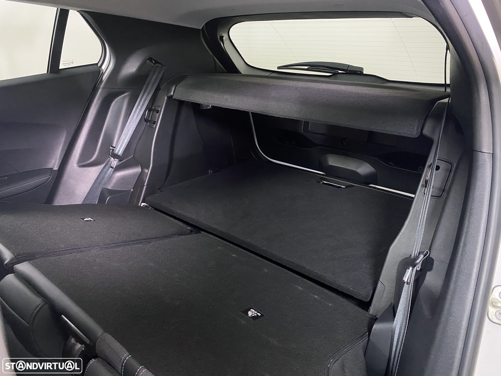 Peugeot 2008 1.2 PureTech Allure Pack EAT8 - 19