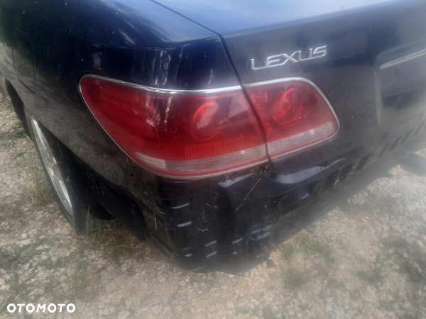 LAMPA TYŁ W KLAPE BAGAŻNIKA LEWA I PRAWA LEXUS ES330 2001-2006