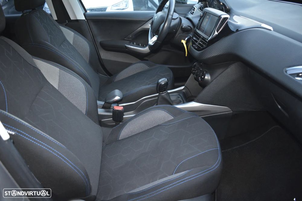 Peugeot 2008 1.2 PureTech Style - 17