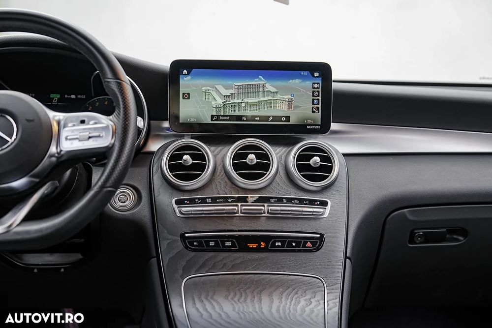 Mercedes-Benz GLC Coupe 300 e 4Matic 9G-TRONIC AMG Line Plus - 22