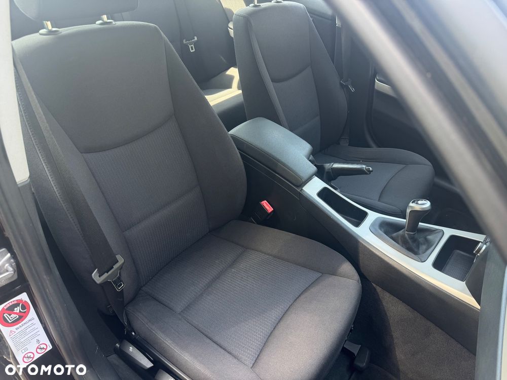BMW Seria 3 320d DPF Edition Sport - 15
