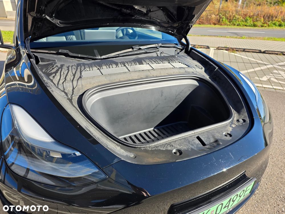 Tesla Model Y - 16