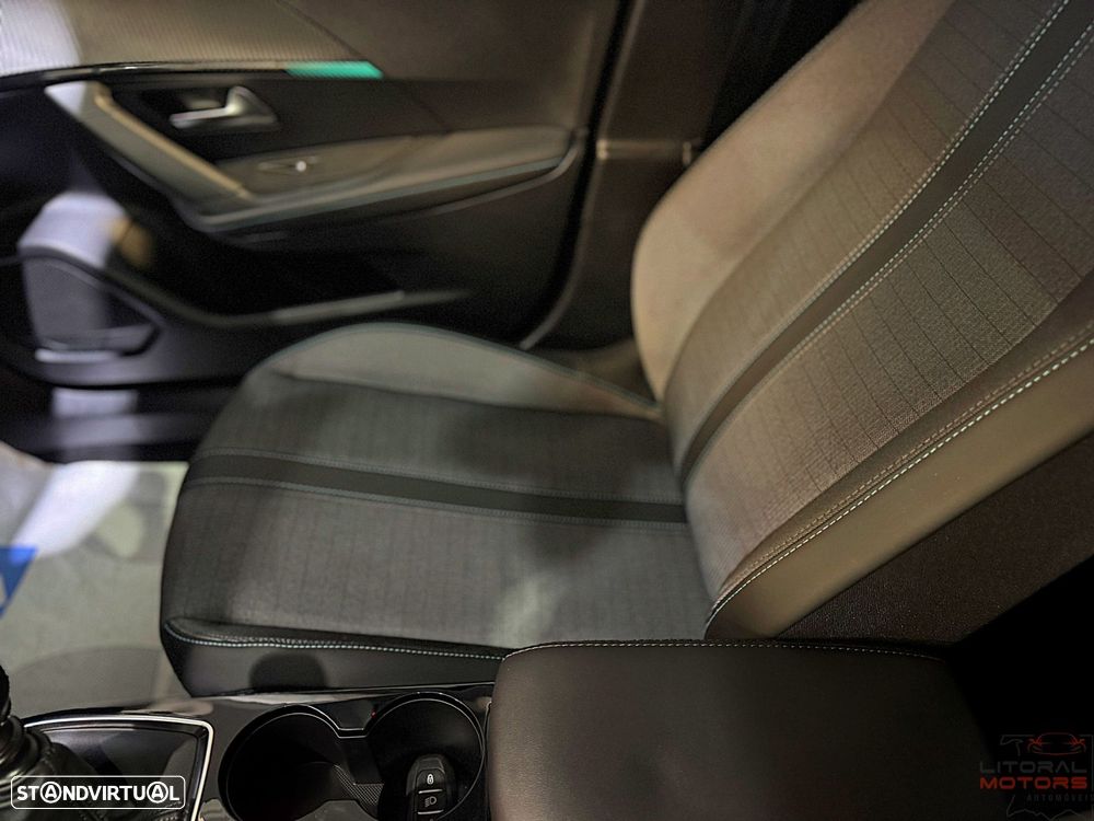 Peugeot 2008 1.2 PureTech Allure Pack - 21