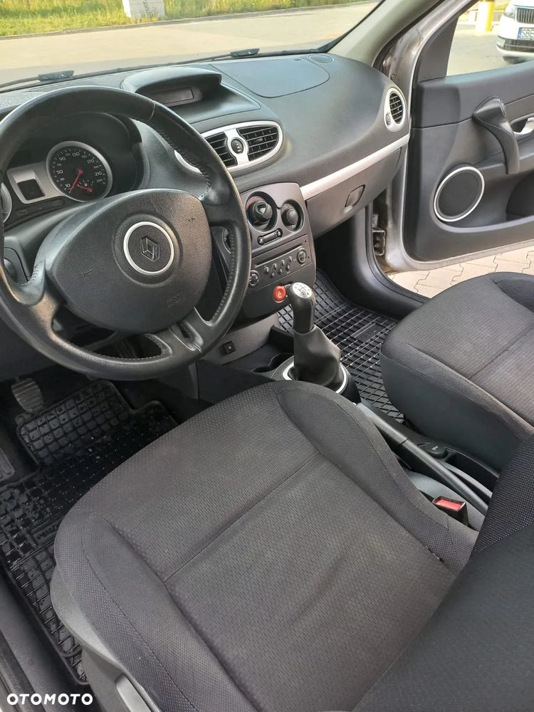 Renault Clio - 25