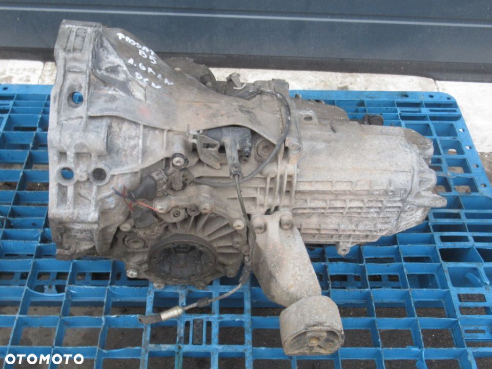SKRZYNIA BIEGÓW VW PASSAT B5 1.6 BENZYNA DCN - 2