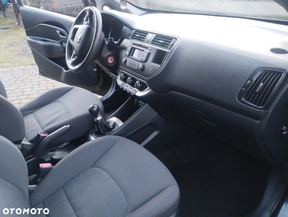 Kia Rio - 8