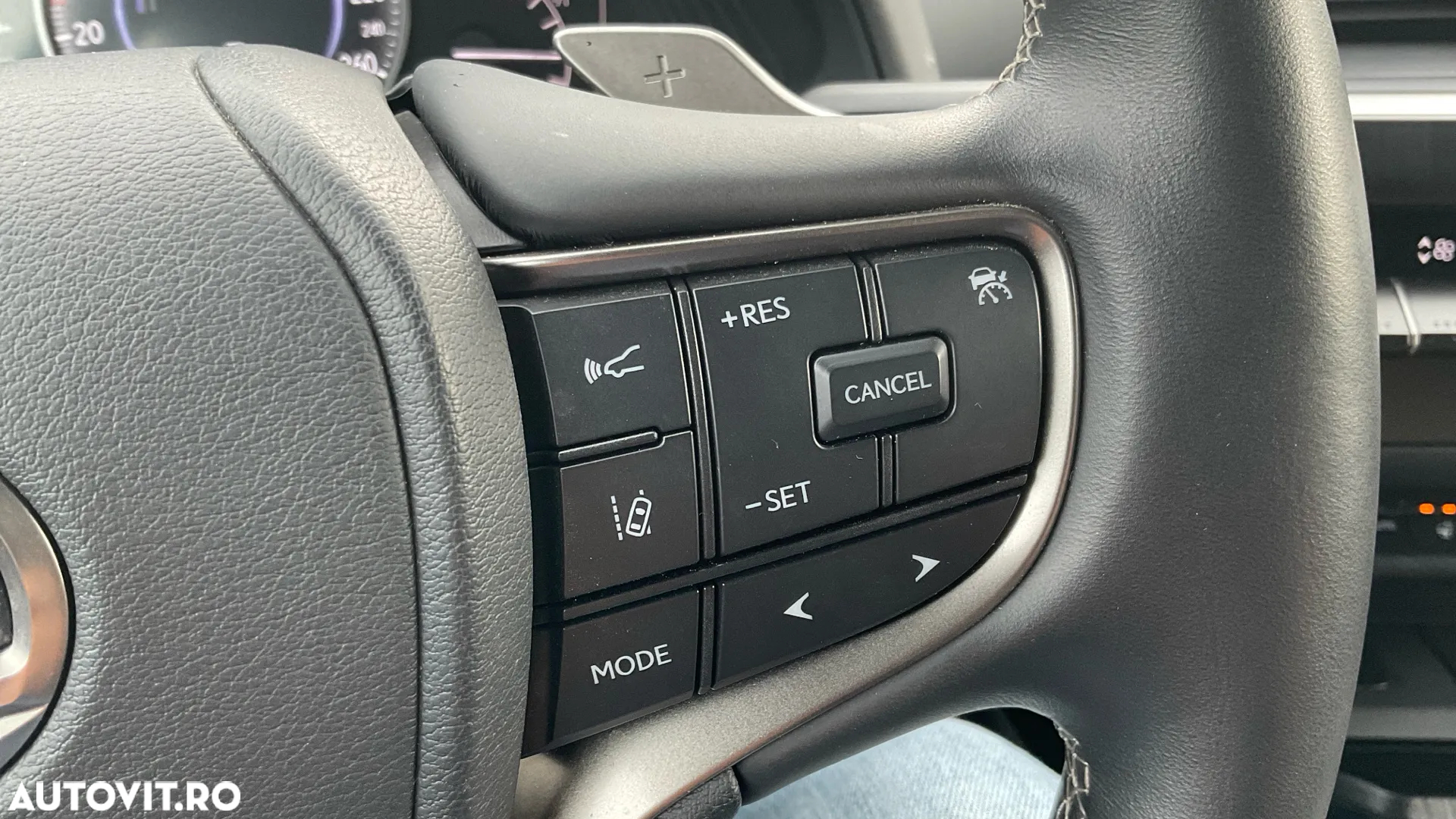 Lexus UX 300e Luxury - 9