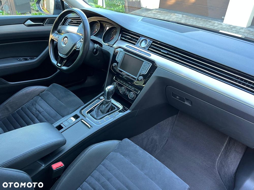 Volkswagen Passat 2.0 TDI SCR DSG Comfortline - 23