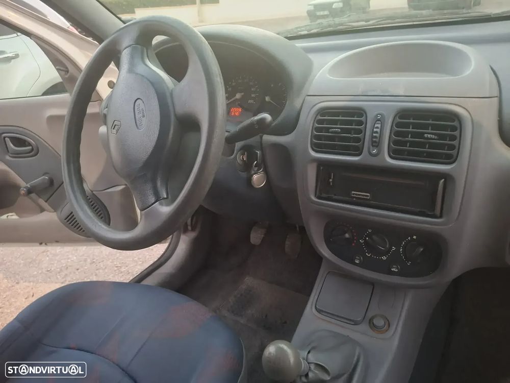 Renault Clio - 2