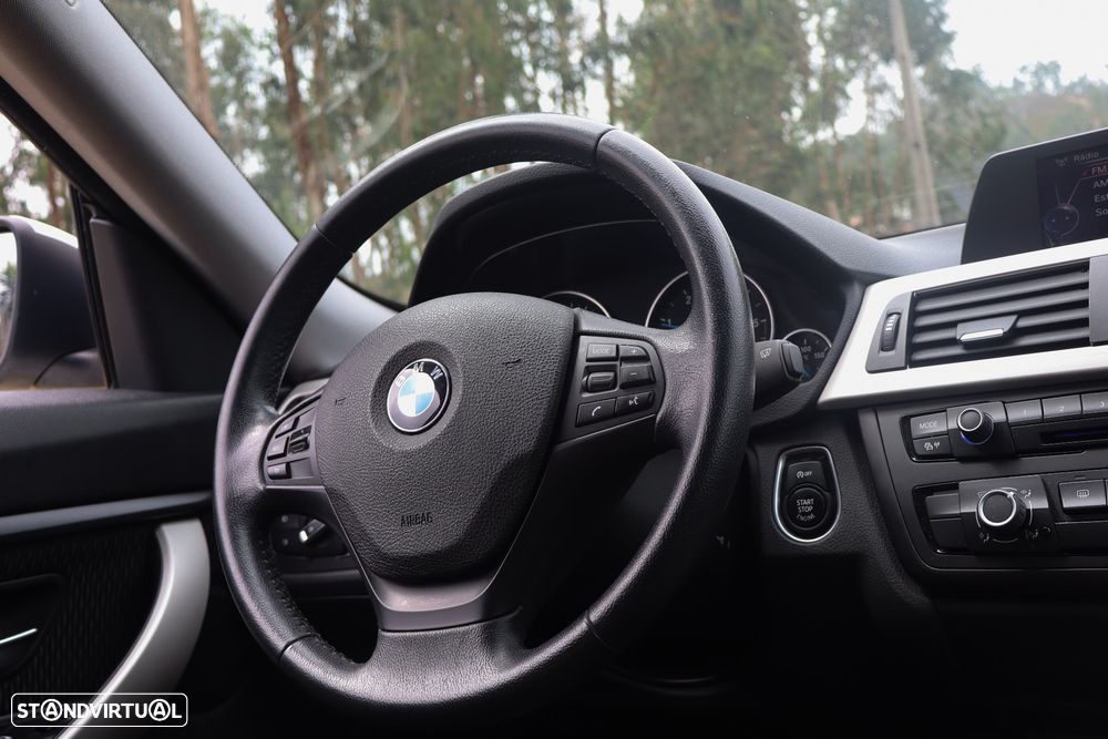 BMW 320 d xDrive Sport Line — fotografia 19