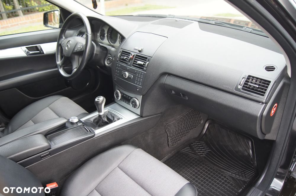 Mercedes-Benz Klasa C 180 Kompressor BlueEFFICIENCY Avantgarde - 16