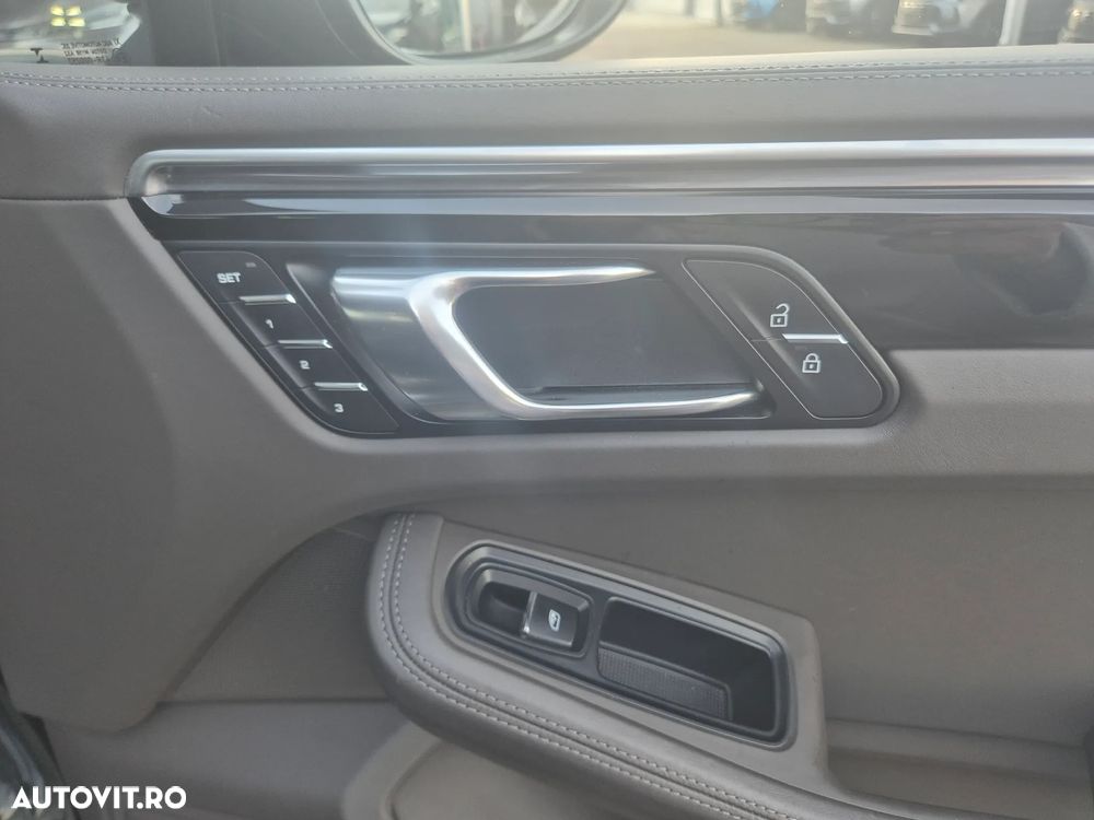 Porsche Macan - 31