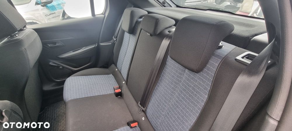 Peugeot 208 - 8