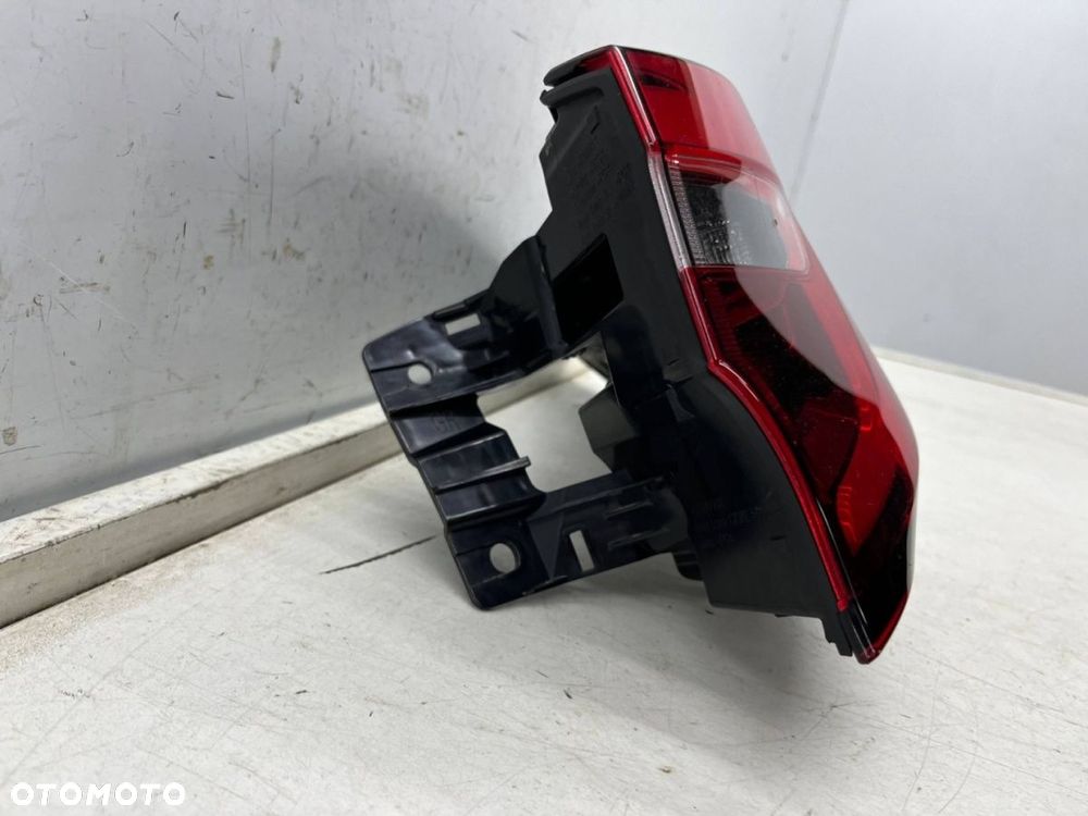 Lampa Toyota Corolla XII E21 kombi LIFT 22r.- PRAWA tylna w błotnik oryginalna Europa - 2