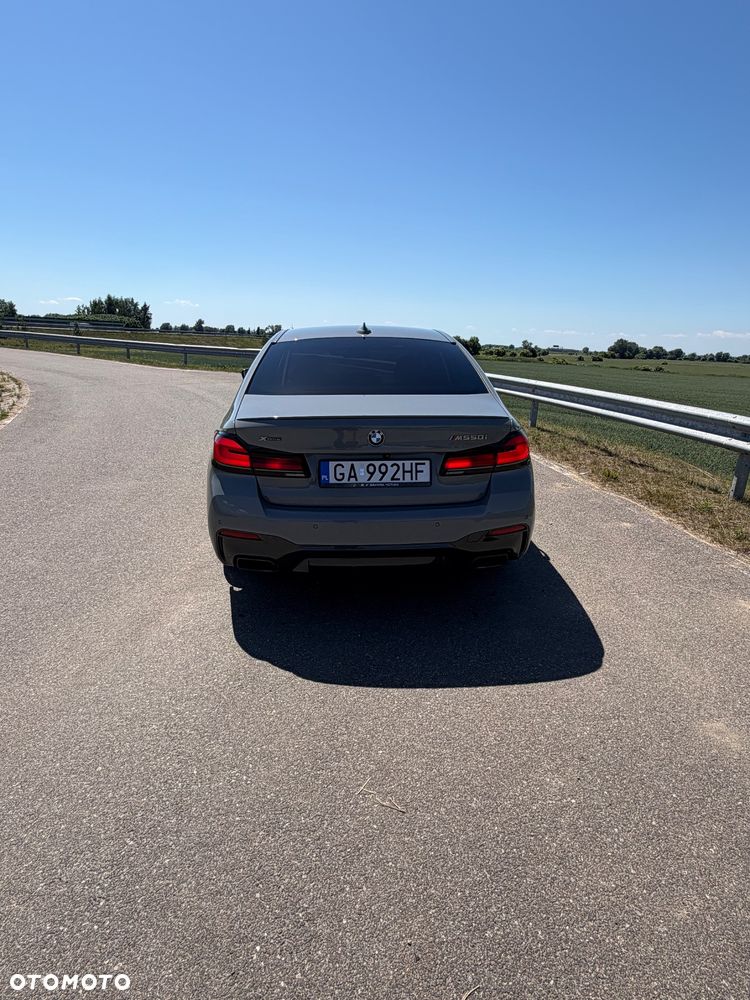 BMW Seria 5 M550i xDrive - 8