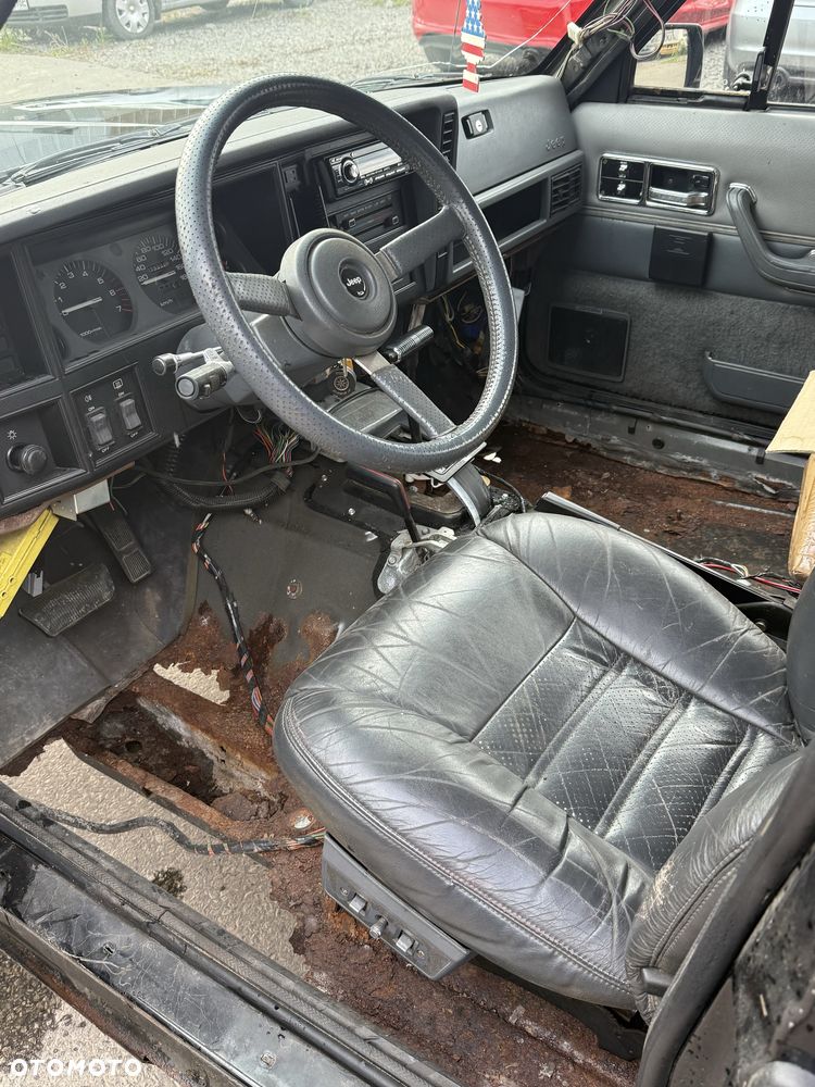 Jeep Cherokee - 8