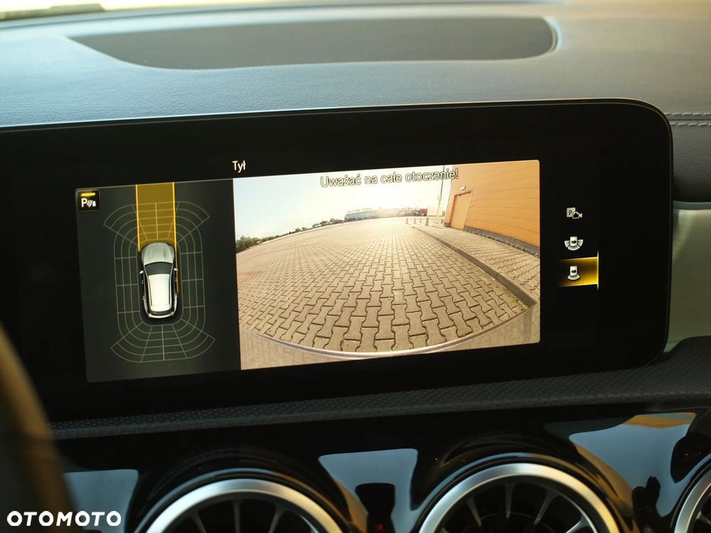 Mercedes-Benz CLA 220 d 8G-DCT - 12