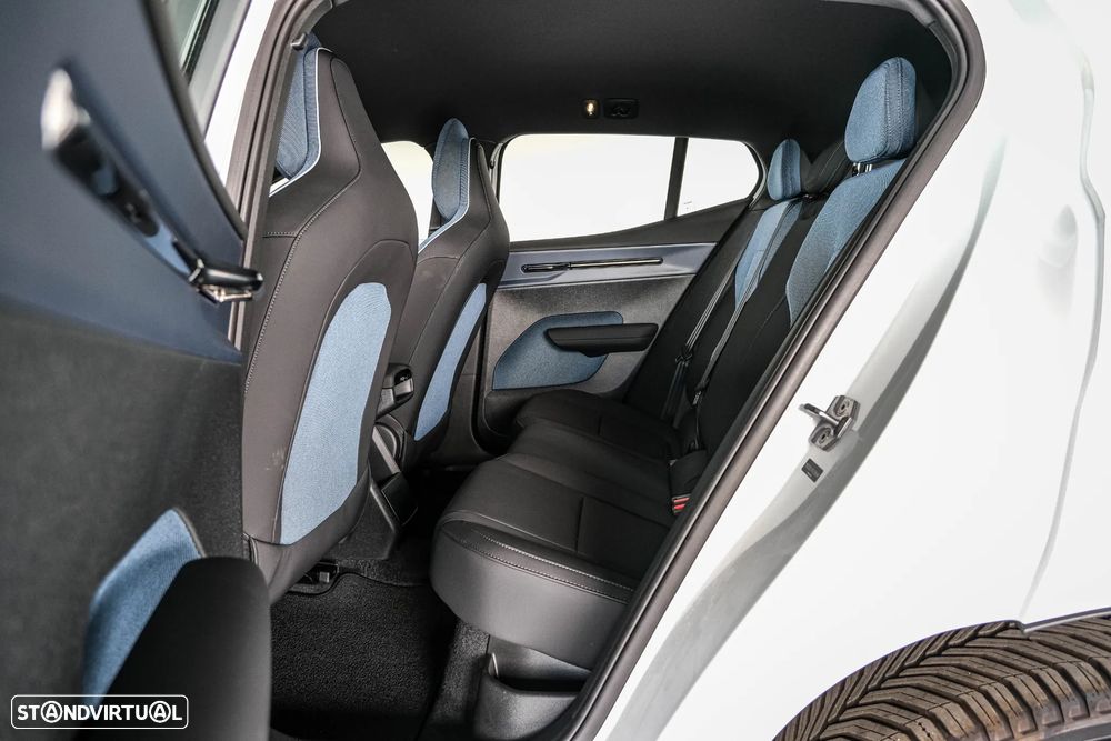 Volvo EX30 Single Motor Extended Range RWD Core - 33