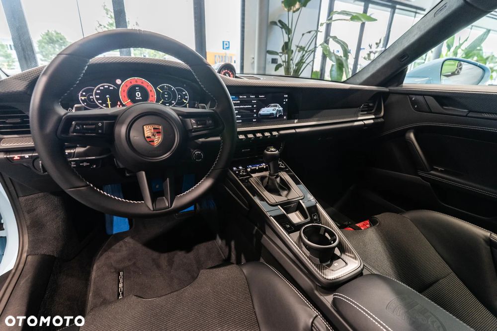 Porsche 911 GT3 Touring PDK - 12