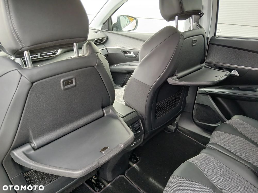 Peugeot 5008 1.6 PureTech Allure S&S EAT8 - 26