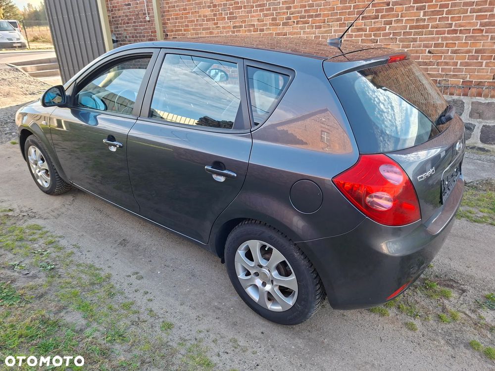 Kia Ceed - 5