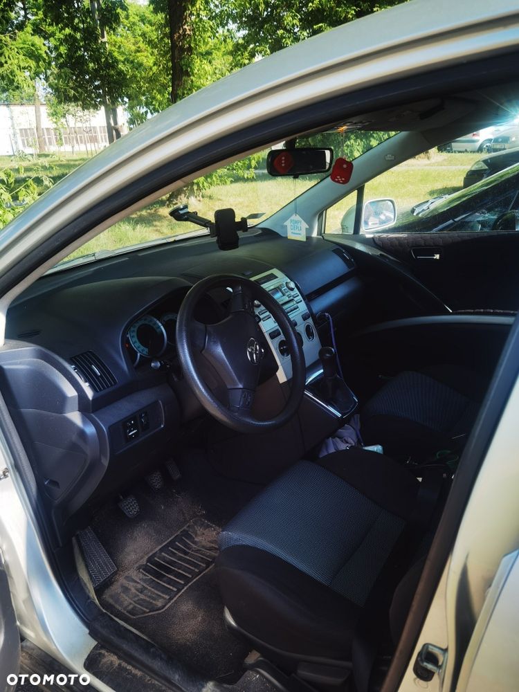 Toyota Corolla Verso - 7