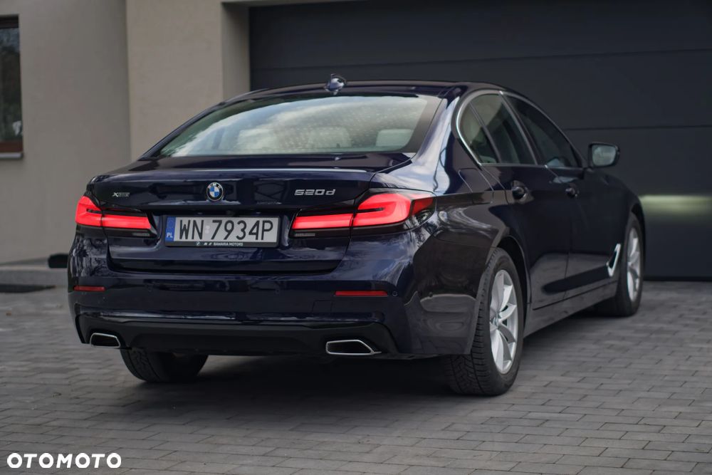 BMW Seria 5 520d xDrive - 13