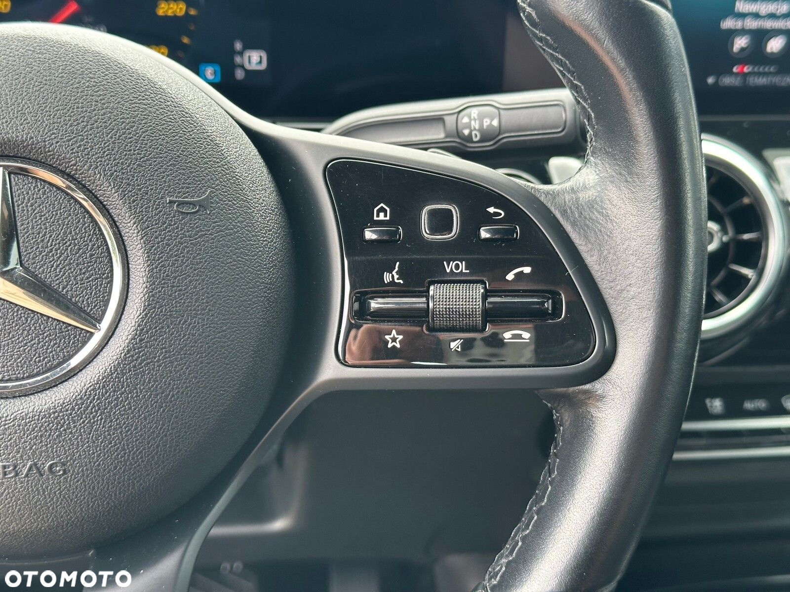Mercedes-Benz GLA 200 Progressive - 21