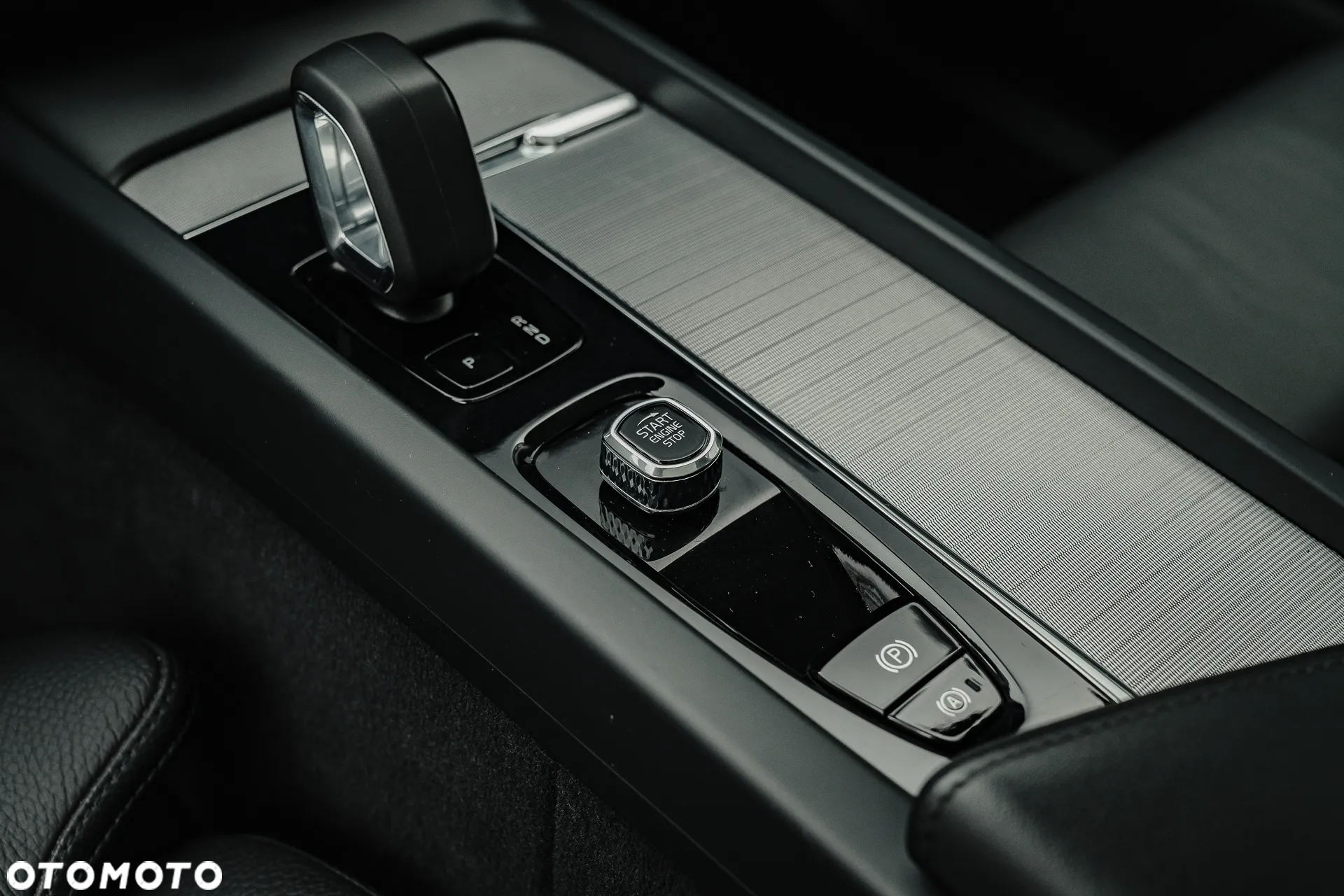 Volvo XC 60 T6 AWD Recharge Geartronic Inscription - 24