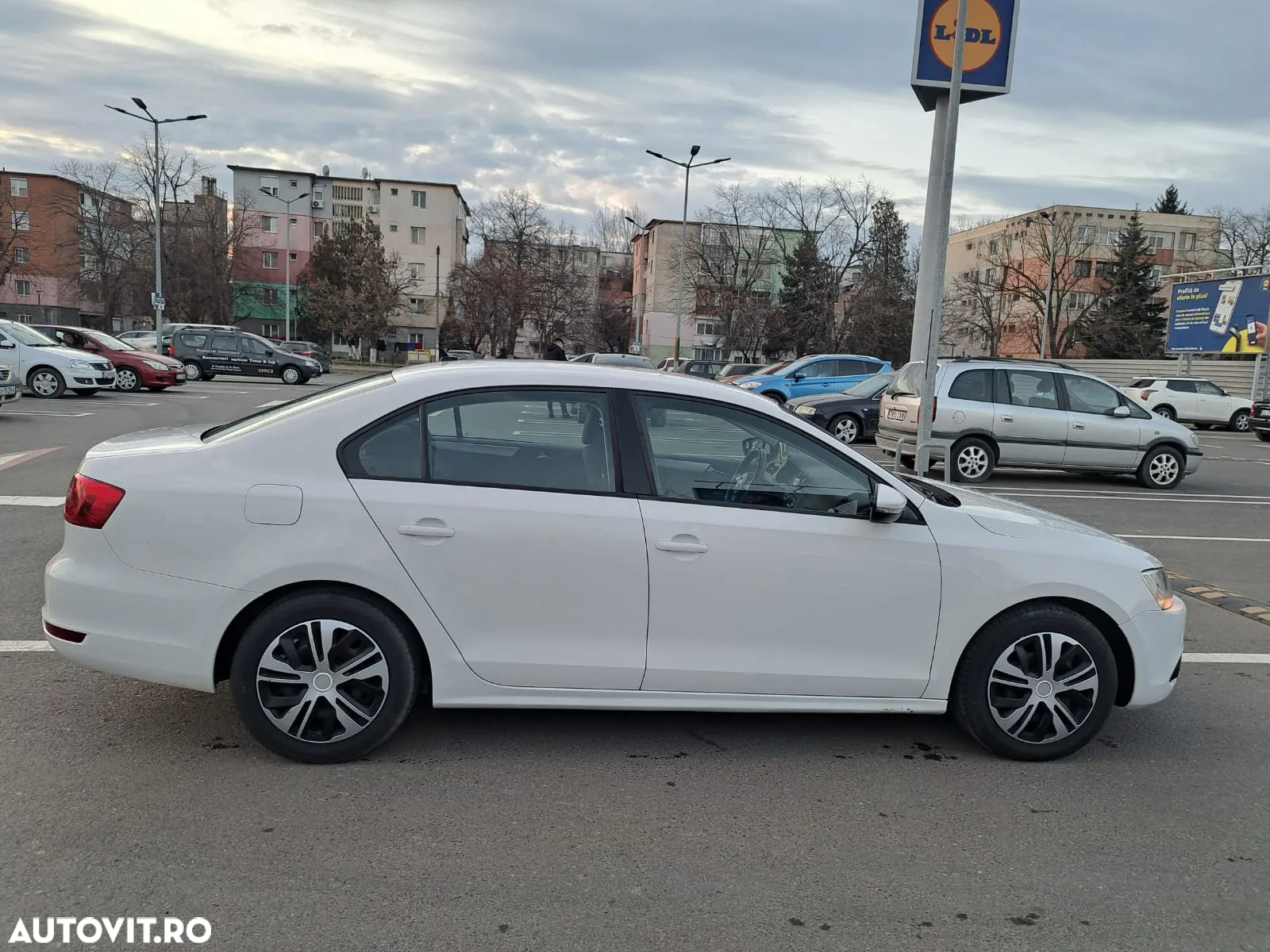 Volkswagen Jetta - 3