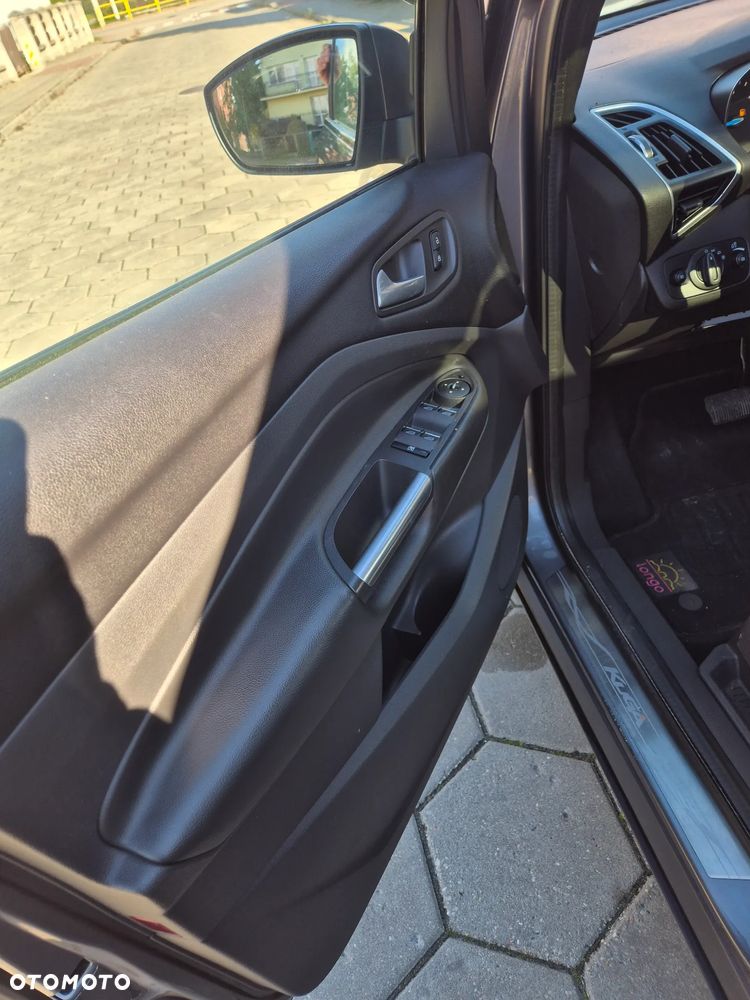 Ford Kuga - 10