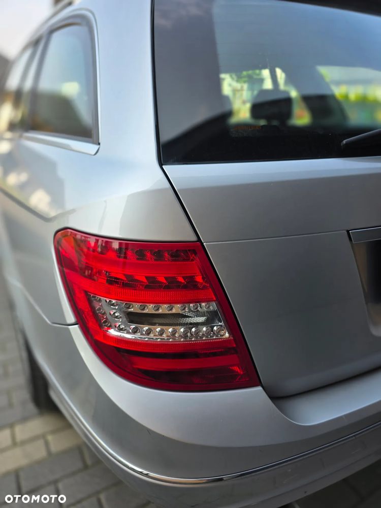Mercedes-Benz Klasa C 220 CDI DPF (BlueEFFICIENCY) 7G-TRONIC Elegance - 32