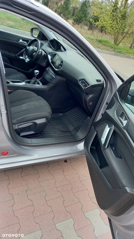 Peugeot 308 1.6 BlueHDi Allure S&S - 22