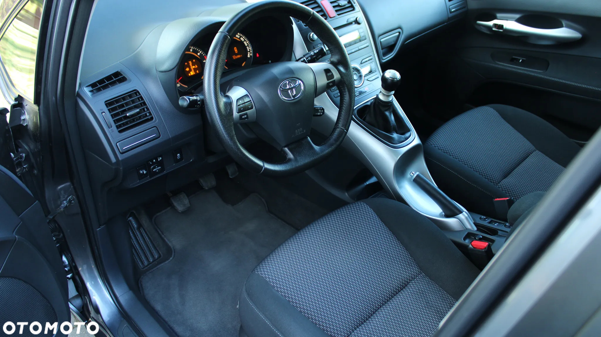 Toyota Auris 1.6 Premium - 27