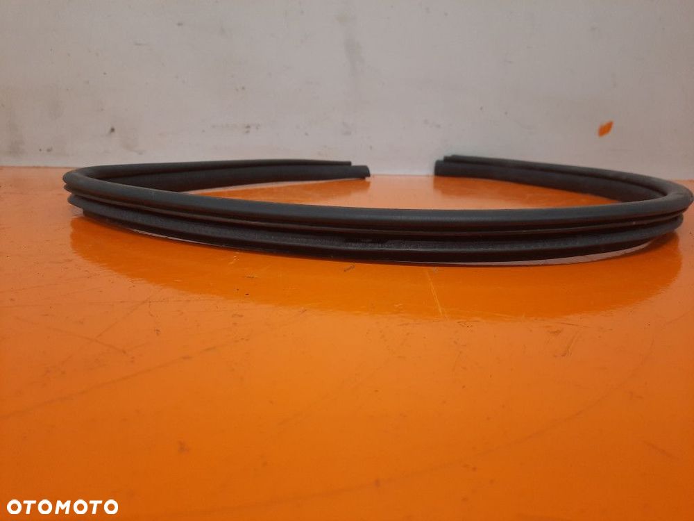 SUZUKI SWIFT IV 04-10 USZCZELKA LEWA PRZÓD  ZCF - 4