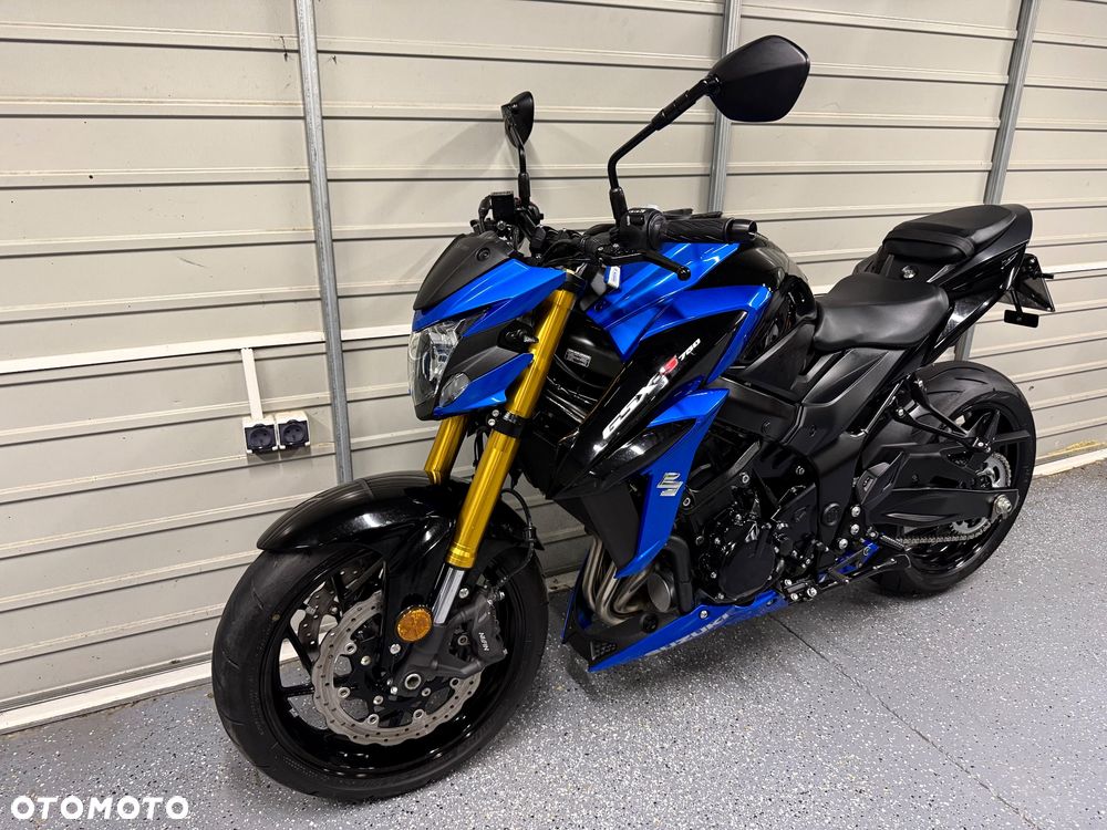 Suzuki GSX - 14