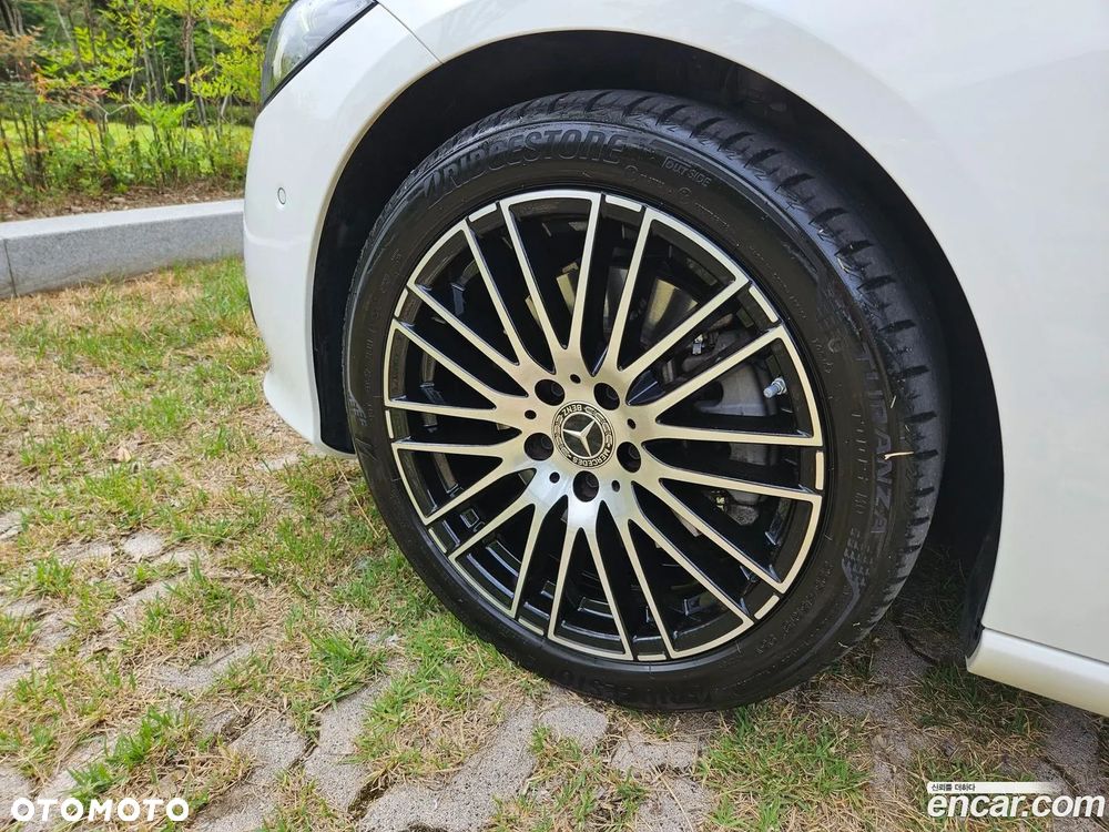 Mercedes-Benz Klasa C 300 4Matic 9G-TRONIC Avantgarde - 5